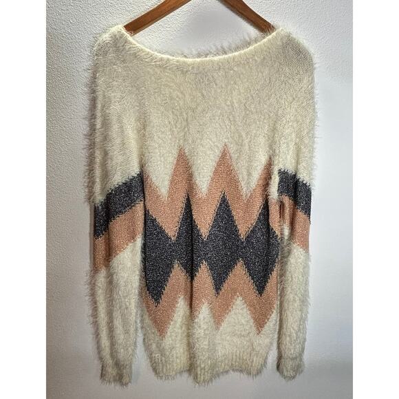 Daytrip Fuzzy Chevron Sweater Women’s L Cream Tan Gray Soft Cozy Long Sleeve - Picture 4 of 7